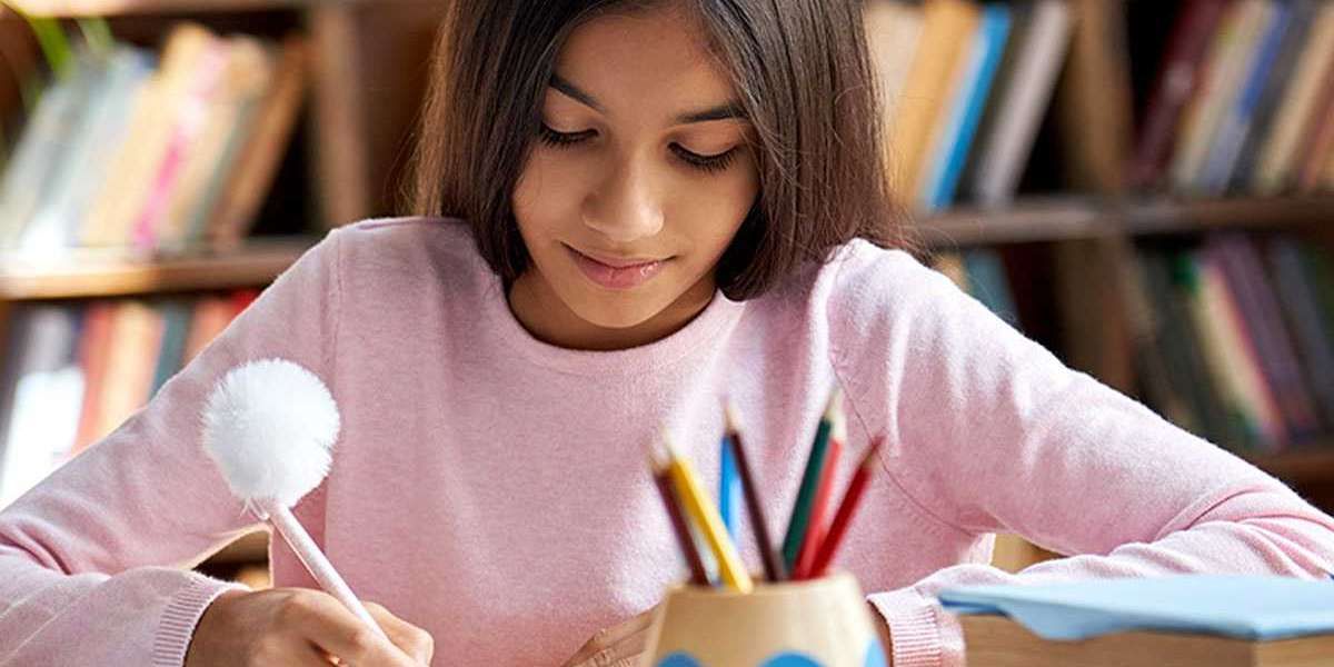 Book Reports Online: Three Benefits in Hiring an Assistant